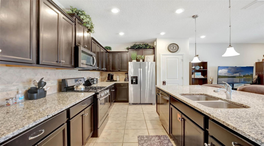 DAVENPORT, Florida 33837, 5 Bedrooms Bedrooms, ,4 BathroomsBathrooms,Residential,For Sale,TERRASONESTA,MFRO6301721