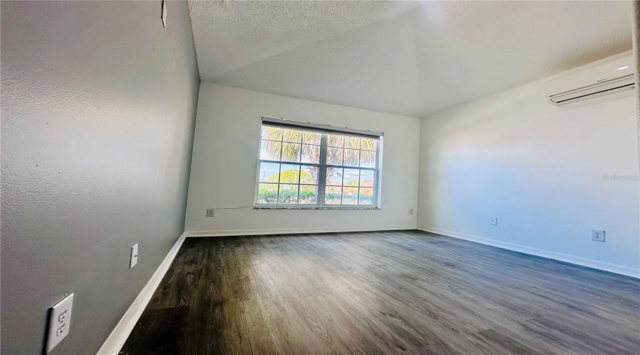 KISSIMMEE, Florida 34747, 4 Bedrooms Bedrooms, ,3 BathroomsBathrooms,Residential,For Sale,ONEIDA,MFRS5125405