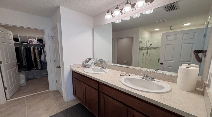 Kissimmee, Florida 34746, 4 Bedrooms Bedrooms, ,2 Bathroomsbathrooms,Residential,For Sale,Wispy Cypress Drive,Mfrr4909217