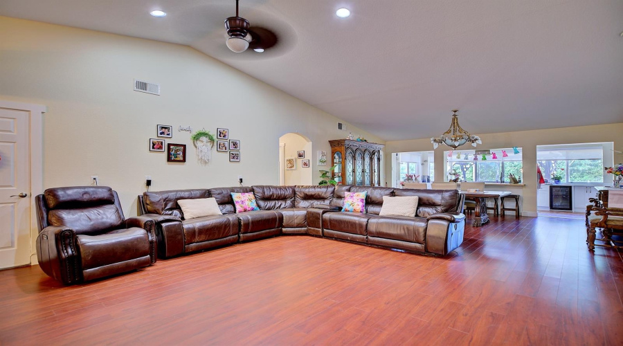 Kissimmee, Florida 34747, 4 Bedrooms Bedrooms, ,2 Bathroomsbathrooms,Residential,For Sale,Thacker,Mfro6301945