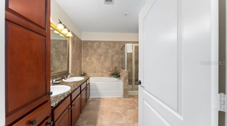 Davenport, Florida 33897, 4 Bedrooms Bedrooms, ,3 Bathroomsbathrooms,Residential,For Sale,Charo,Mfro6302726