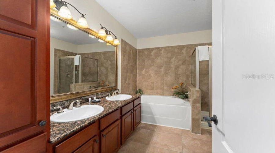 Davenport, Florida 33897, 4 Bedrooms Bedrooms, ,3 Bathroomsbathrooms,Residential,For Sale,Charo,Mfro6302726