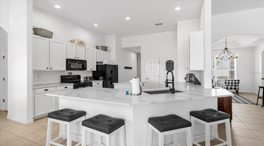 DAVENPORT, Florida 33837, 6 Bedrooms Bedrooms, ,4 BathroomsBathrooms,Residential,For Sale,YELLOW SNAPDRAGON,0,MFRS5125563