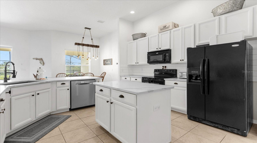 DAVENPORT, Florida 33837, 6 Bedrooms Bedrooms, ,4 BathroomsBathrooms,Residential,For Sale,YELLOW SNAPDRAGON,0,MFRS5125563