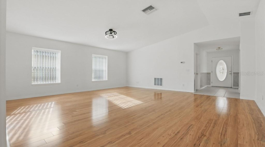 DAVENPORT, Florida 33897, 3 Bedrooms Bedrooms, ,2 BathroomsBathrooms,Residential,For Sale,HIGHWAY 27,0,MFRTB8377449