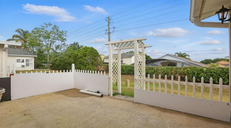 DAVENPORT, Florida 33897, 3 Bedrooms Bedrooms, ,2 BathroomsBathrooms,Residential,For Sale,HIGHWAY 27,0,MFRTB8377449