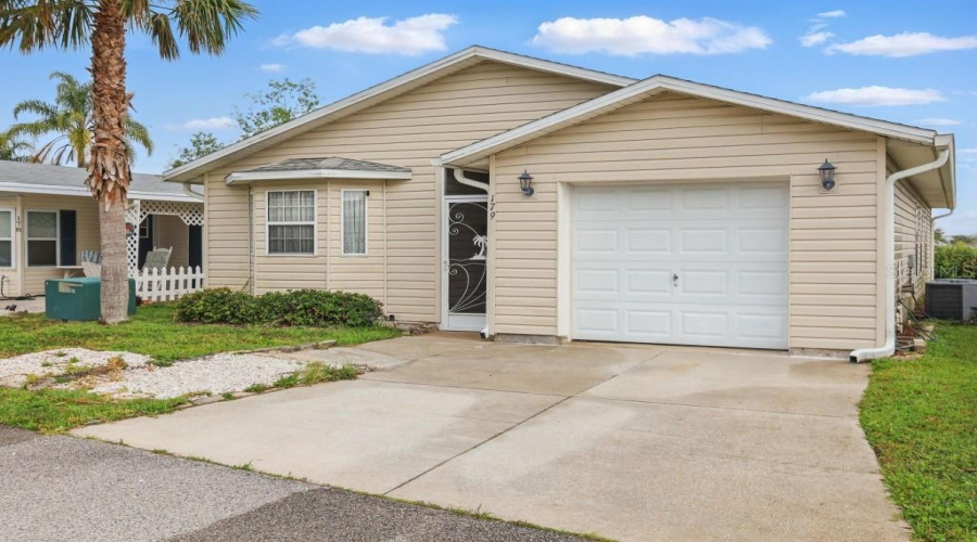 DAVENPORT, Florida 33897, 3 Bedrooms Bedrooms, ,2 BathroomsBathrooms,Residential,For Sale,HIGHWAY 27,0,MFRTB8377449