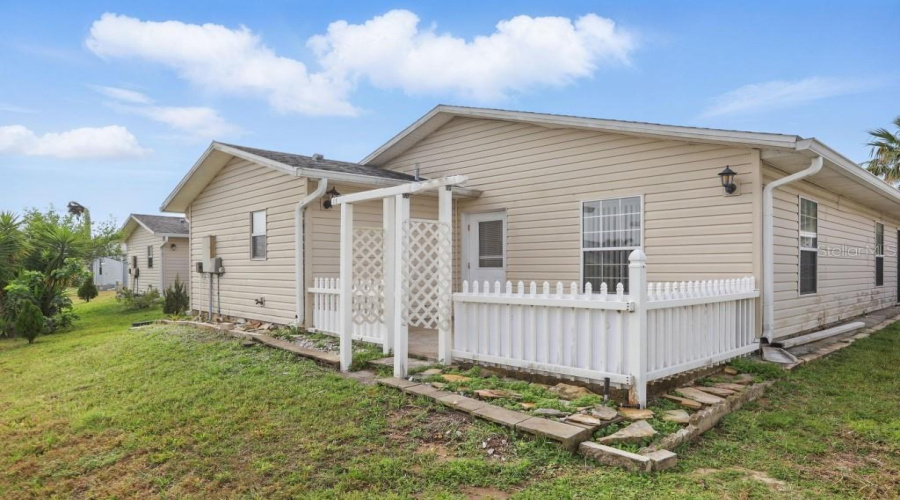 DAVENPORT, Florida 33897, 3 Bedrooms Bedrooms, ,2 BathroomsBathrooms,Residential,For Sale,HIGHWAY 27,0,MFRTB8377449