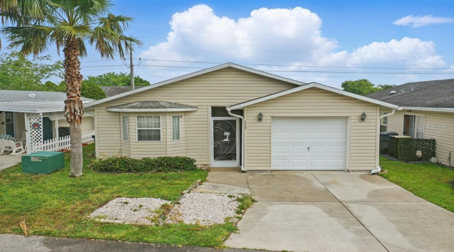 DAVENPORT, Florida 33897, 3 Bedrooms Bedrooms, ,2 BathroomsBathrooms,Residential,For Sale,HIGHWAY 27,0,MFRTB8377449