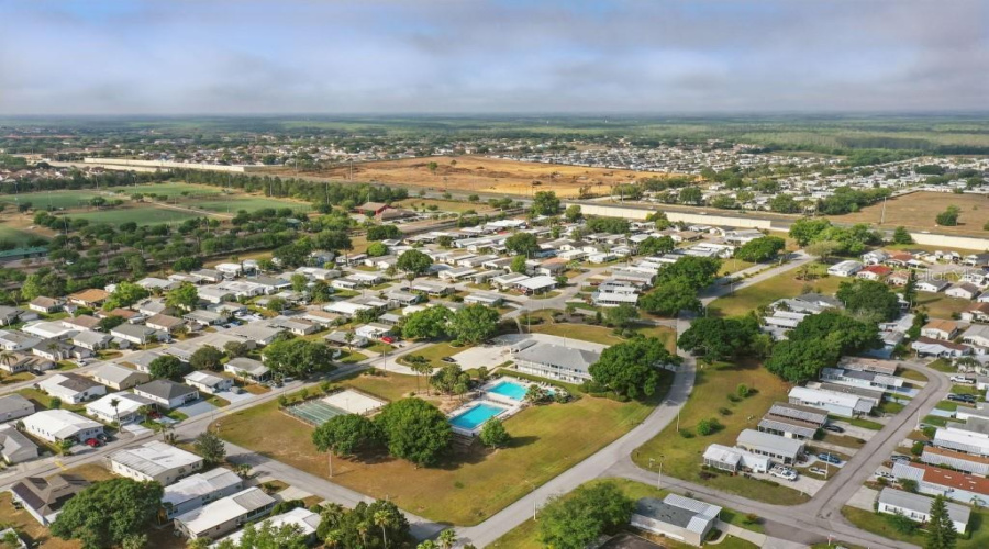 DAVENPORT, Florida 33897, 3 Bedrooms Bedrooms, ,2 BathroomsBathrooms,Residential,For Sale,HIGHWAY 27,0,MFRTB8377449