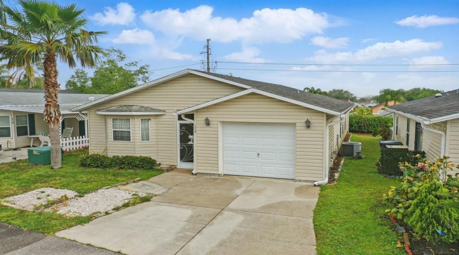 DAVENPORT, Florida 33897, 3 Bedrooms Bedrooms, ,2 BathroomsBathrooms,Residential,For Sale,HIGHWAY 27,0,MFRTB8377449