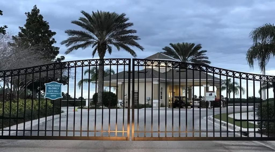 Kissimmee, Florida 34747, 3 Bedrooms Bedrooms, ,2 Bathroomsbathrooms,Residential,For Sale,Coconut Palm,Mfro6268350