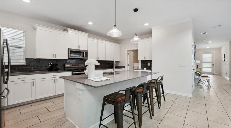 DAVENPORT, Florida 33896, 5 Bedrooms Bedrooms, ,5 BathroomsBathrooms,Residential,For Sale,DROP SHOT,0,MFRS5125638