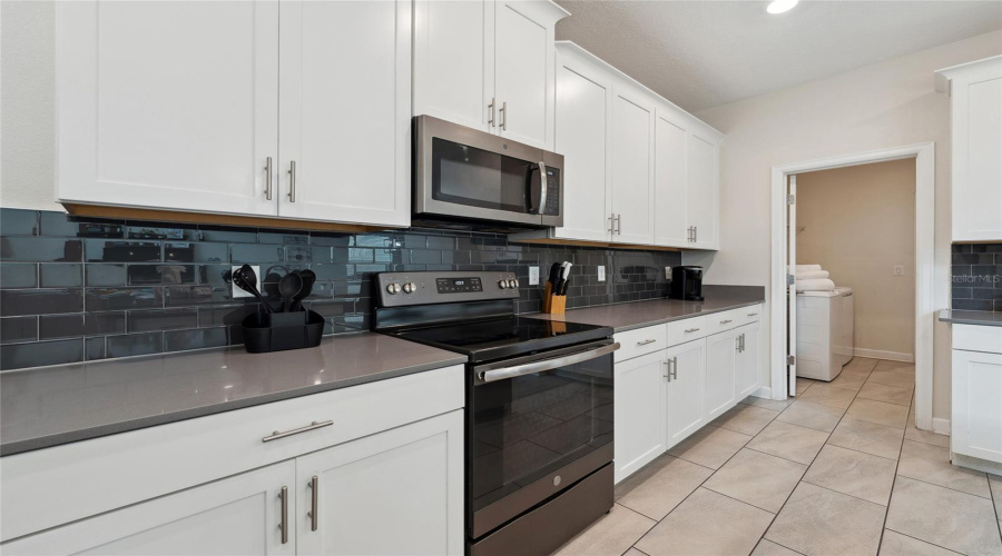DAVENPORT, Florida 33896, 5 Bedrooms Bedrooms, ,5 BathroomsBathrooms,Residential,For Sale,DROP SHOT,0,MFRS5125638