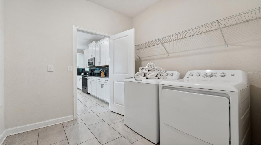 DAVENPORT, Florida 33896, 5 Bedrooms Bedrooms, ,5 BathroomsBathrooms,Residential,For Sale,DROP SHOT,0,MFRS5125638