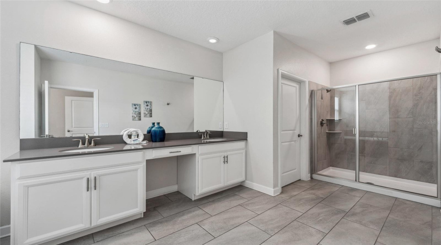 DAVENPORT, Florida 33896, 5 Bedrooms Bedrooms, ,5 BathroomsBathrooms,Residential,For Sale,DROP SHOT,0,MFRS5125638