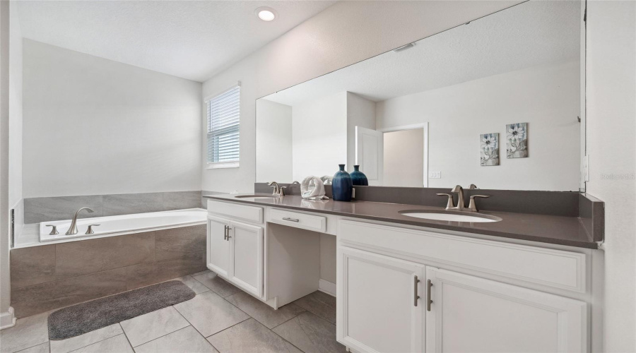 DAVENPORT, Florida 33896, 5 Bedrooms Bedrooms, ,5 BathroomsBathrooms,Residential,For Sale,DROP SHOT,0,MFRS5125638