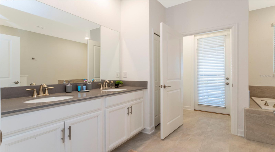 Davenport, Florida 33896, 8 Bedrooms Bedrooms, ,5 Bathroomsbathrooms,Residential,For Sale,Sommerset Hills,Mfro6303123