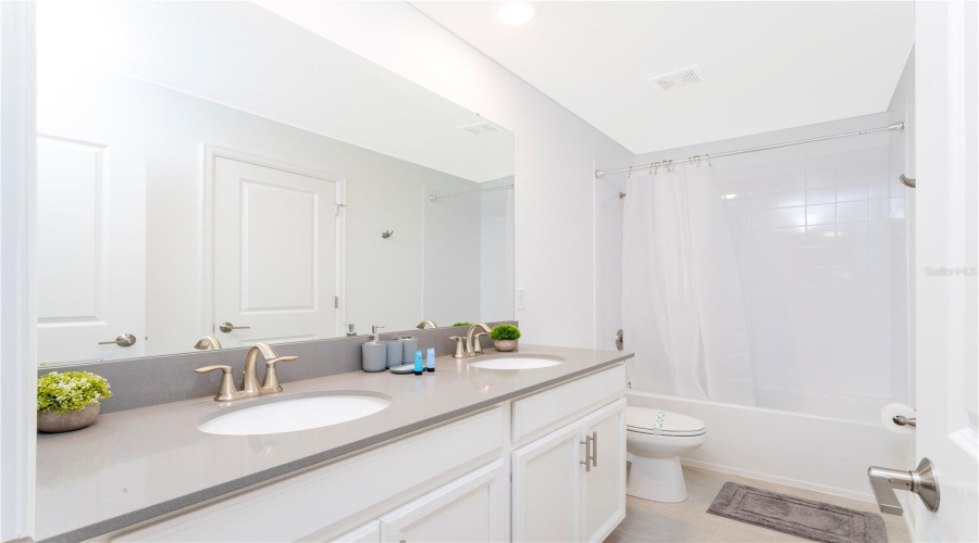 Davenport, Florida 33896, 8 Bedrooms Bedrooms, ,5 Bathroomsbathrooms,Residential,For Sale,Sommerset Hills,Mfro6303123