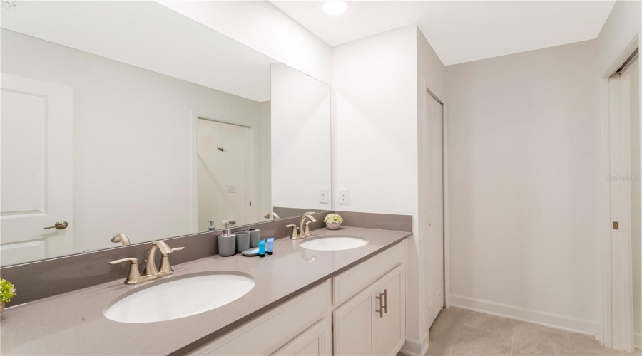Davenport, Florida 33896, 8 Bedrooms Bedrooms, ,5 Bathroomsbathrooms,Residential,For Sale,Sommerset Hills,Mfro6303123