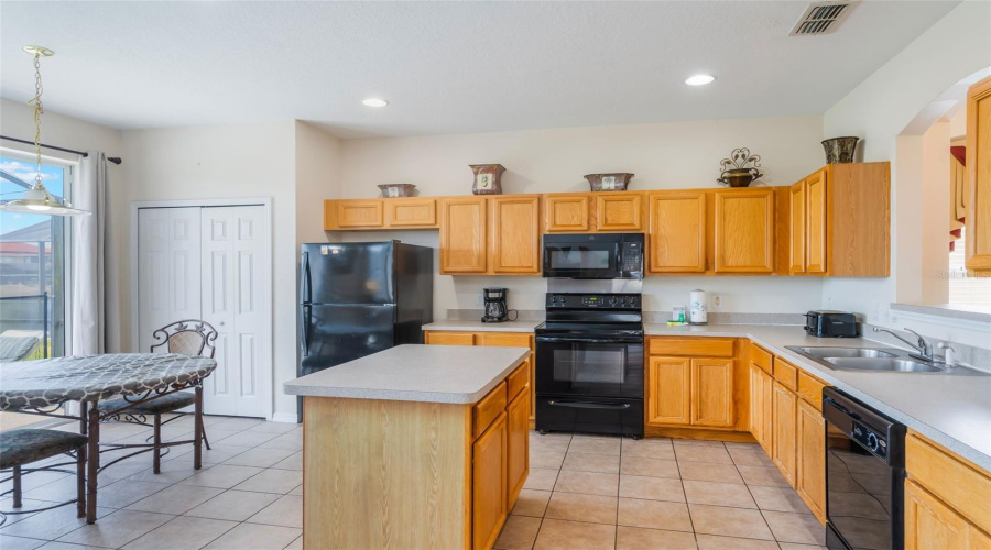 DAVENPORT, Florida 33837, 7 Bedrooms Bedrooms, ,4 BathroomsBathrooms,Residential,For Sale,ROSSO,0,MFRS5125617