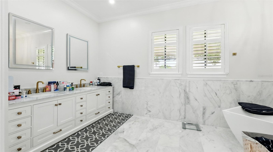 Kissimmee, Florida 34747, 5 Bedrooms Bedrooms, ,5 Bathroomsbathrooms,Residential,For Sale,Roycroft,Mfrtb8377961