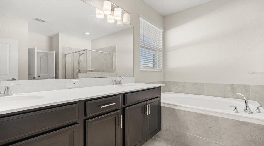 KISSIMMEE, Florida 34746, 4 Bedrooms Bedrooms, ,3 BathroomsBathrooms,Residential,For Sale,VERDE VALLEY,0,MFRO6303398