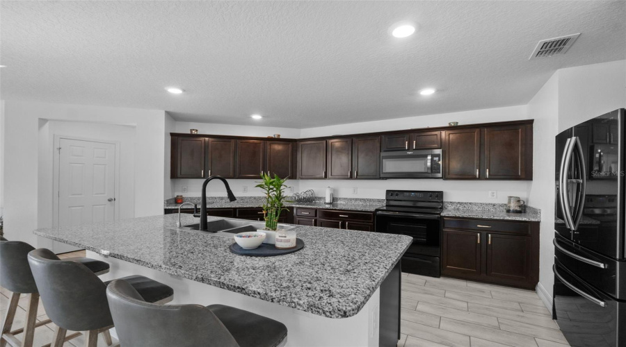 DAVENPORT, Florida 33896, 4 Bedrooms Bedrooms, ,2 BathroomsBathrooms,Residential,For Sale,POMPAY,0,MFRO6299098