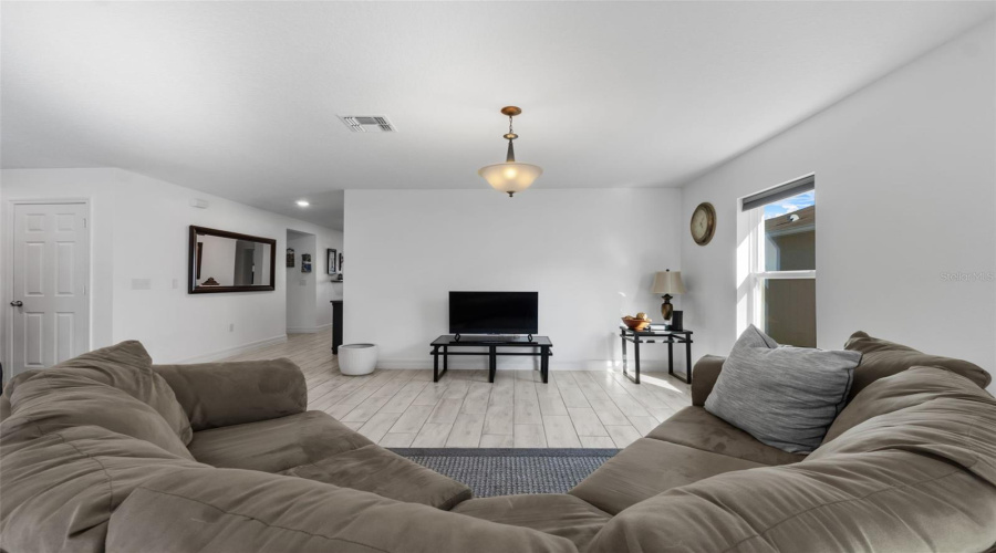 DAVENPORT, Florida 33896, 4 Bedrooms Bedrooms, ,2 BathroomsBathrooms,Residential,For Sale,POMPAY,0,MFRO6299098