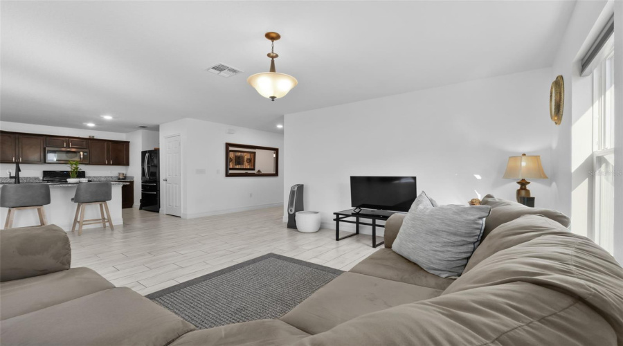 DAVENPORT, Florida 33896, 4 Bedrooms Bedrooms, ,2 BathroomsBathrooms,Residential,For Sale,POMPAY,0,MFRO6299098