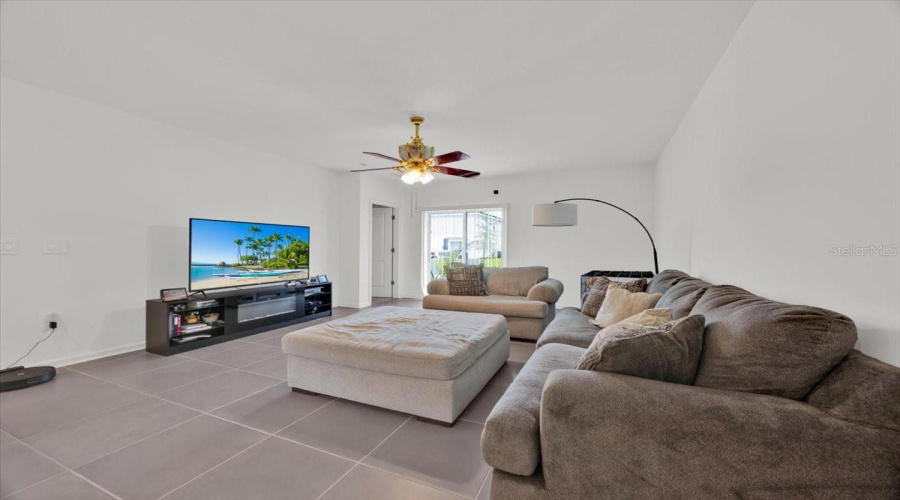 DAVENPORT, Florida 33837, 5 Bedrooms Bedrooms, ,2 BathroomsBathrooms,Residential,For Sale,JACKSON,0,MFRO6303321