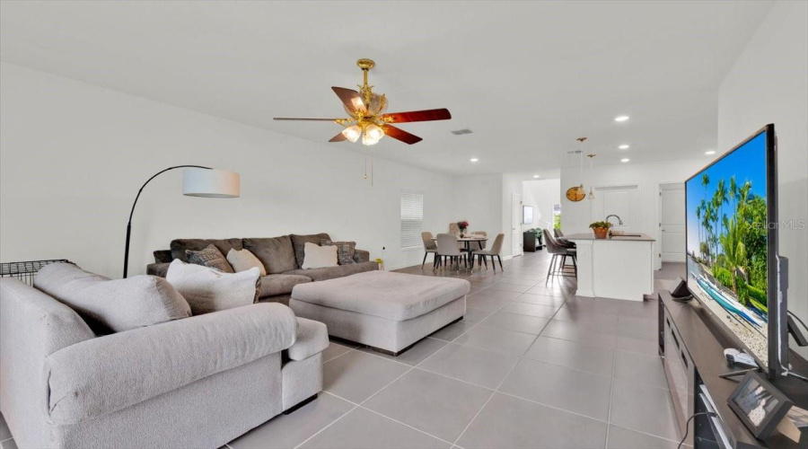 DAVENPORT, Florida 33837, 5 Bedrooms Bedrooms, ,2 BathroomsBathrooms,Residential,For Sale,JACKSON,0,MFRO6303321