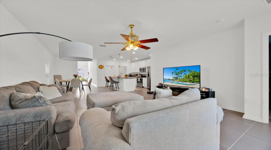 DAVENPORT, Florida 33837, 5 Bedrooms Bedrooms, ,2 BathroomsBathrooms,Residential,For Sale,JACKSON,0,MFRO6303321