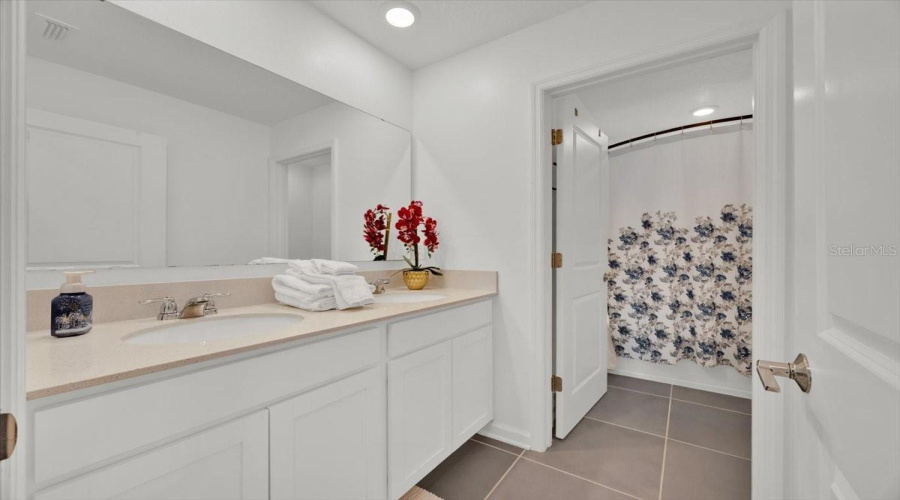 DAVENPORT, Florida 33837, 5 Bedrooms Bedrooms, ,2 BathroomsBathrooms,Residential,For Sale,JACKSON,0,MFRO6303321