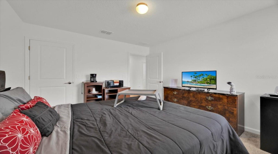 DAVENPORT, Florida 33837, 5 Bedrooms Bedrooms, ,2 BathroomsBathrooms,Residential,For Sale,JACKSON,0,MFRO6303321