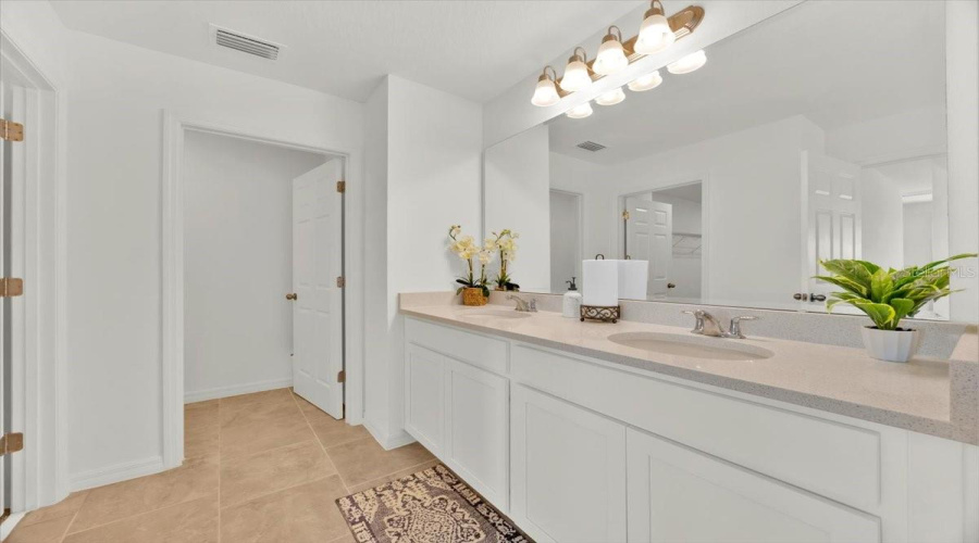 En-suite bath