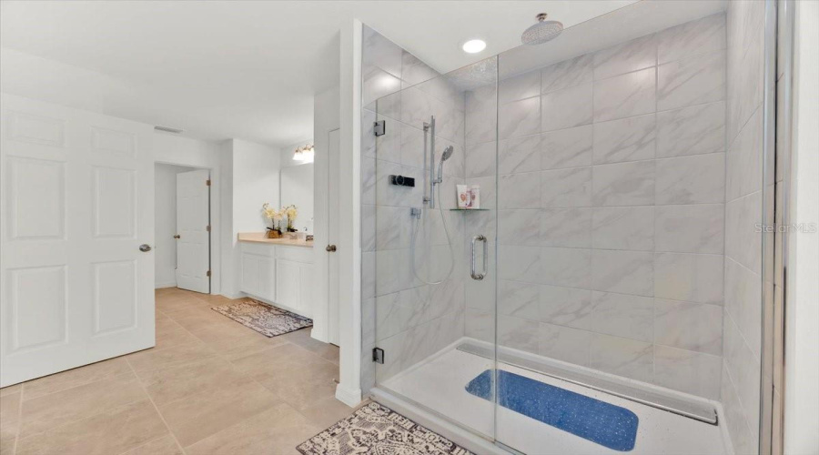 En-suite bath