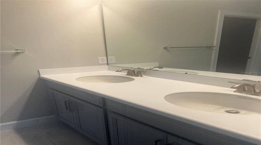 Davenport, Florida 33897, 6 Bedrooms Bedrooms, ,5 Bathroomsbathrooms,Residential,For Sale,Vellacito,Mfro6303575