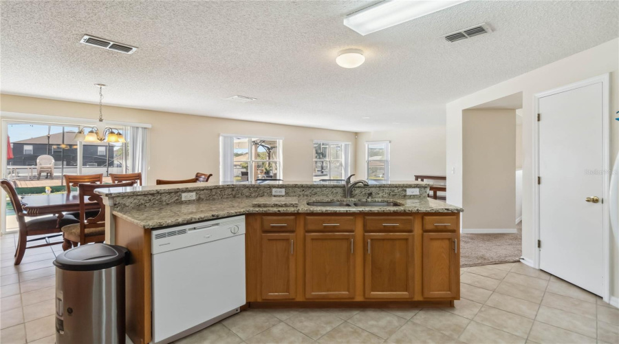 Davenport, Florida 33897, 4 Bedrooms Bedrooms, ,2 Bathroomsbathrooms,Residential,For Sale,Canna,Mfrs5125476