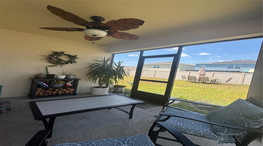 Screened Lanai Overlooking Yrd