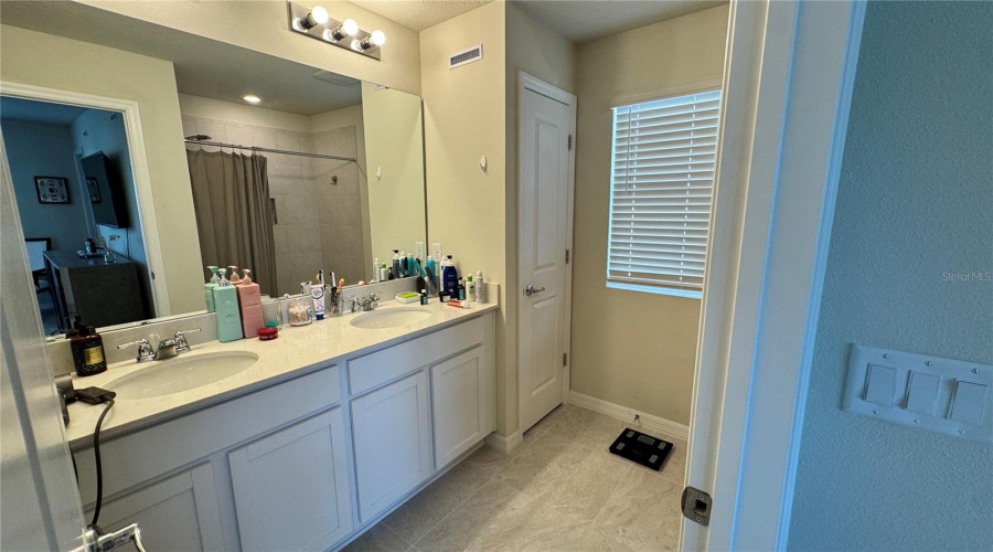 KISSIMMEE, Florida 34746, 3 Bedrooms Bedrooms, ,2 BathroomsBathrooms,Residential,For Sale,SPARKLING SHELL,0,MFRO6303544