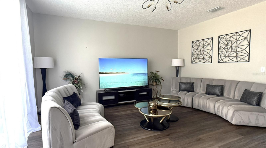 Davenport, Florida 33837, 4 Bedrooms Bedrooms, ,3 Bathroomsbathrooms,Residential,For Sale,Sigmund,Mfro6295794