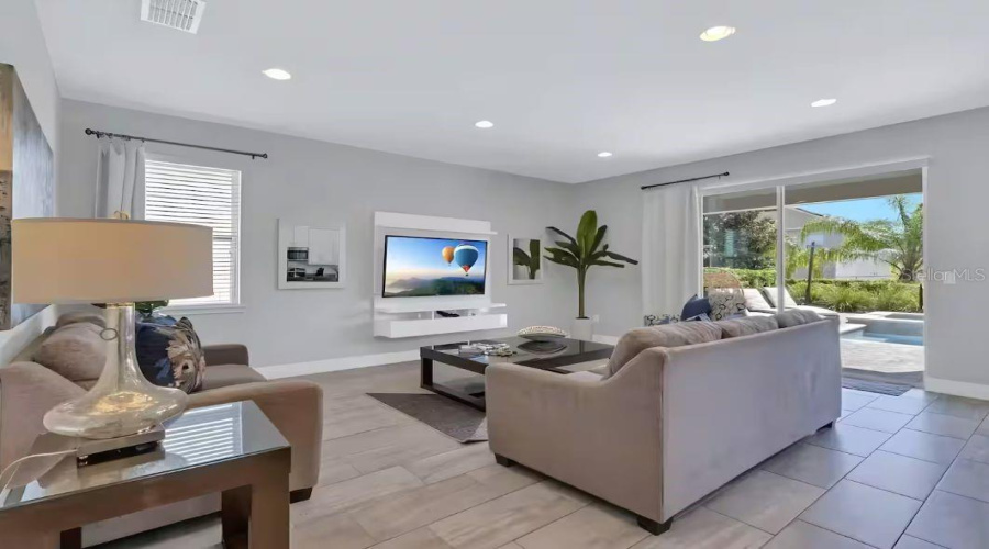 Kissimmee, Florida 34747, 6 Bedrooms Bedrooms, ,6 Bathroomsbathrooms,Residential,For Sale,Marker,Mfro6303739