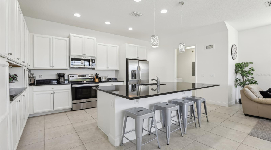Davenport, Florida 33896, 4 Bedrooms Bedrooms, ,4 Bathroomsbathrooms,Residential,For Sale,Captiva,Mfrs5125859