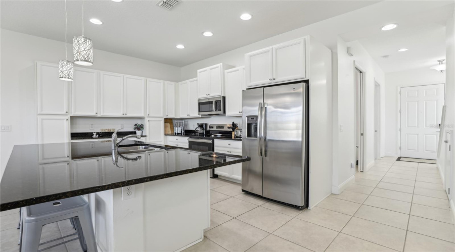 Davenport, Florida 33896, 4 Bedrooms Bedrooms, ,4 Bathroomsbathrooms,Residential,For Sale,Captiva,Mfrs5125859