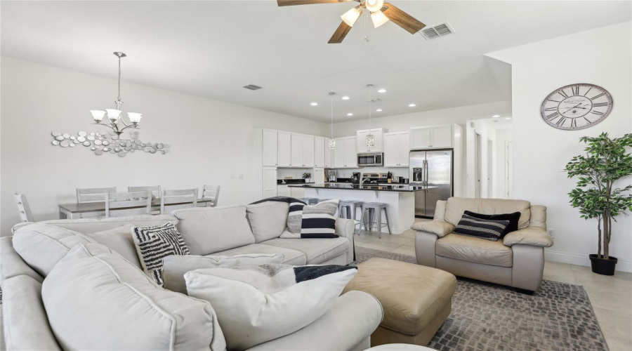 Davenport, Florida 33896, 4 Bedrooms Bedrooms, ,4 Bathroomsbathrooms,Residential,For Sale,Captiva,Mfrs5125859