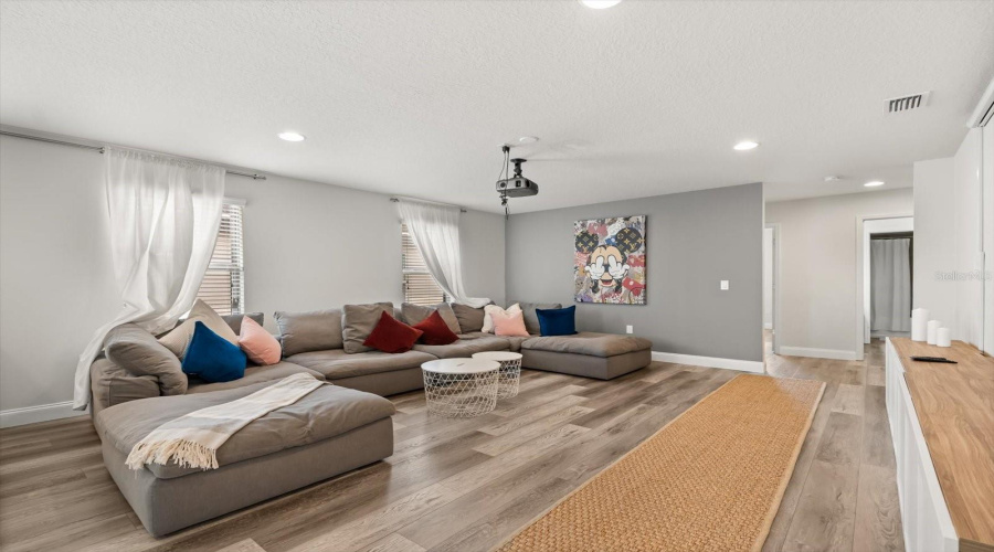 Kissimmee, Florida 34747, 6 Bedrooms Bedrooms, ,4 Bathroomsbathrooms,Residential,For Sale,Nice,Mfro6303942