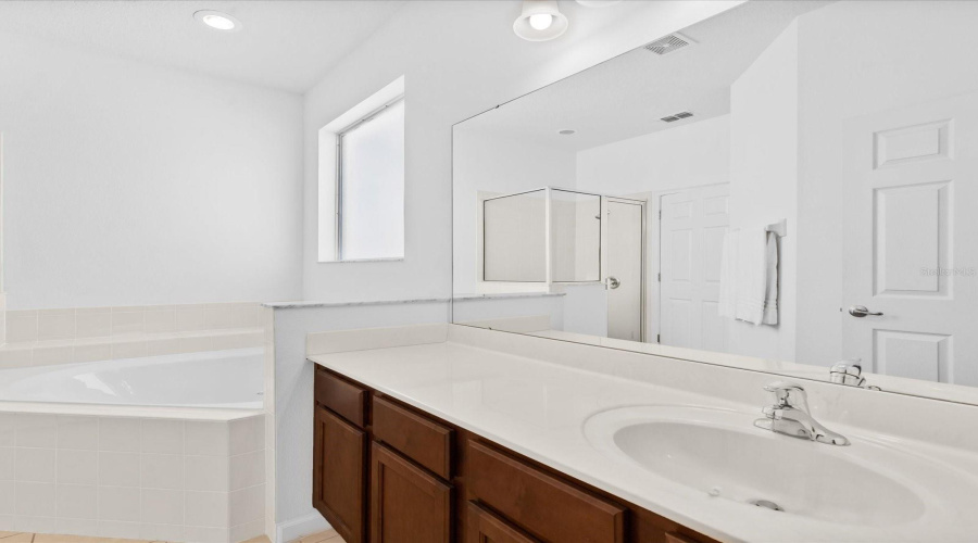 Davenport, Florida 33837, 6 Bedrooms Bedrooms, ,5 Bathroomsbathrooms,Residential,For Sale,Cabello,Mfro6303113