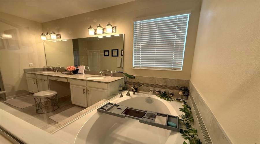 Kissimmee, Florida 34746, 4 Bedrooms Bedrooms, ,3 Bathroomsbathrooms,Residential,For Sale,Wordsmith,Mfro6304583