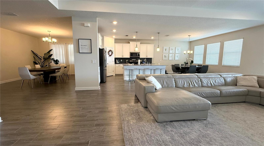Kissimmee, Florida 34746, 4 Bedrooms Bedrooms, ,3 Bathroomsbathrooms,Residential,For Sale,Wordsmith,Mfro6304583